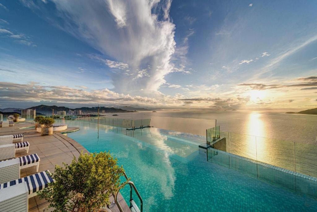 Oceandream Panorama Luxury Suites Нячанг Экстерьер фото